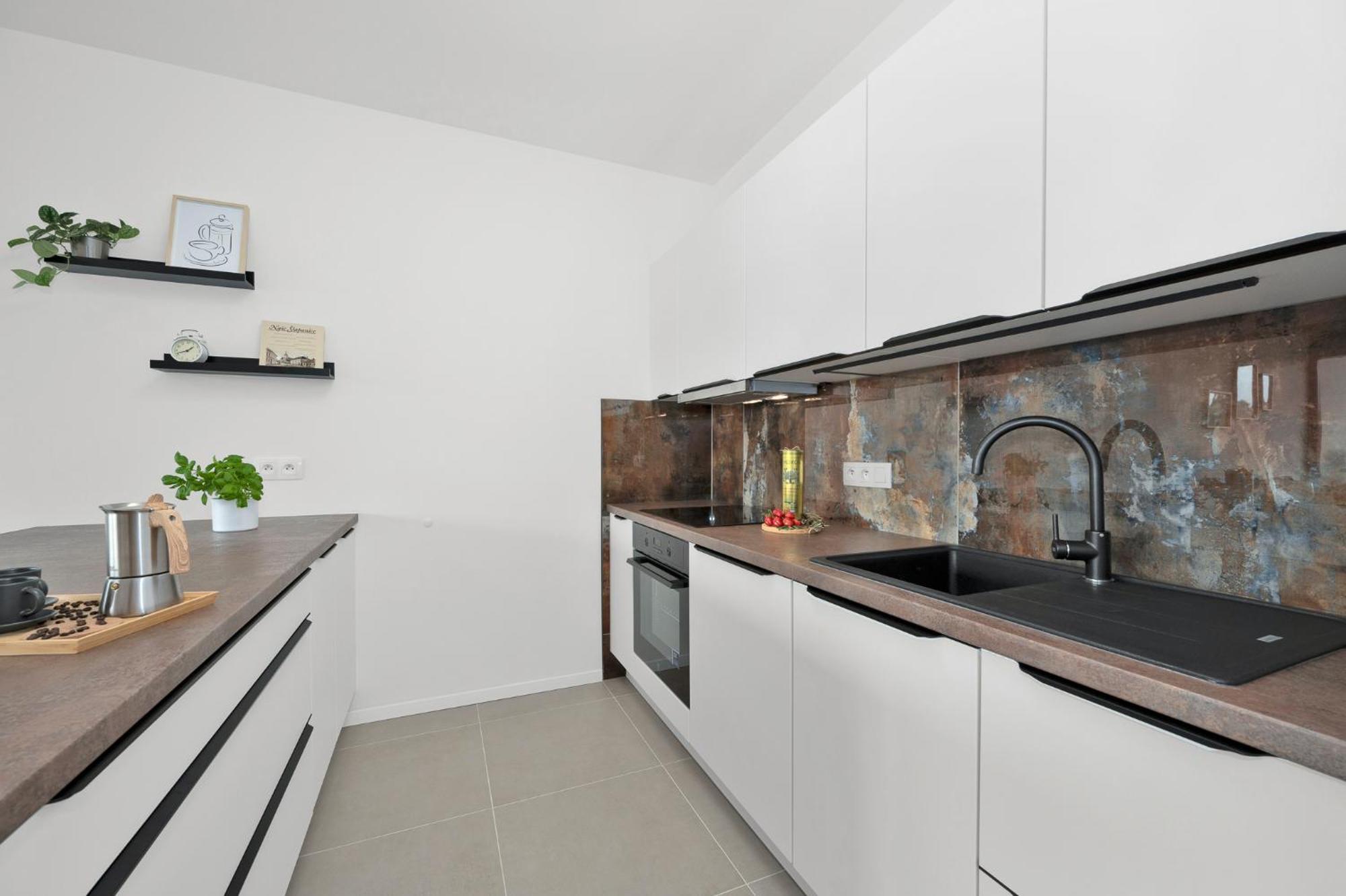 Fully Equipped Apartments With Terraces, Free Garage Parking, Netflix & Ac - By Apartmany Slapanice Cz Luaran gambar