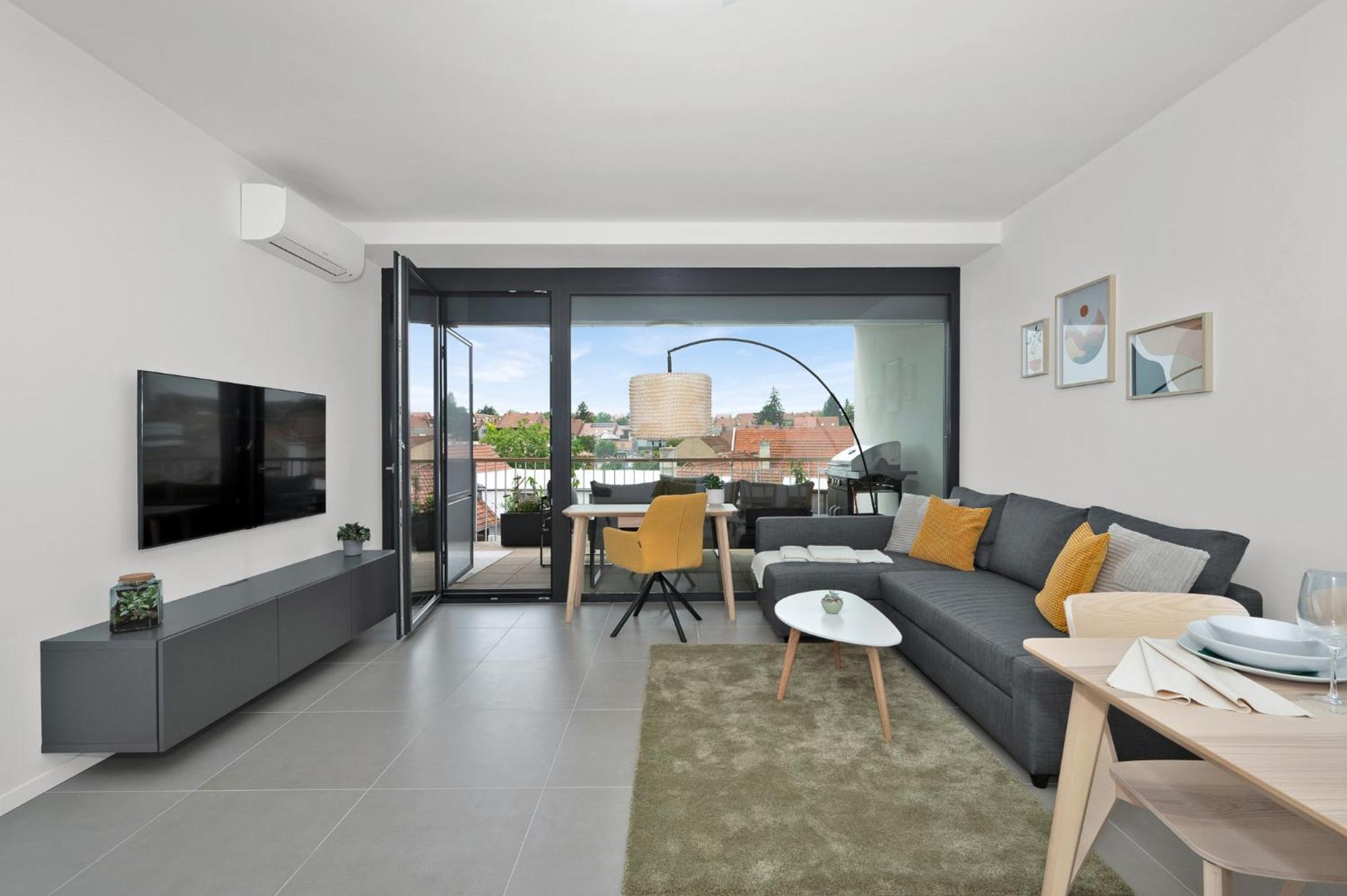 Fully Equipped Apartments With Terraces, Free Garage Parking, Netflix & Ac - By Apartmany Slapanice Cz Luaran gambar