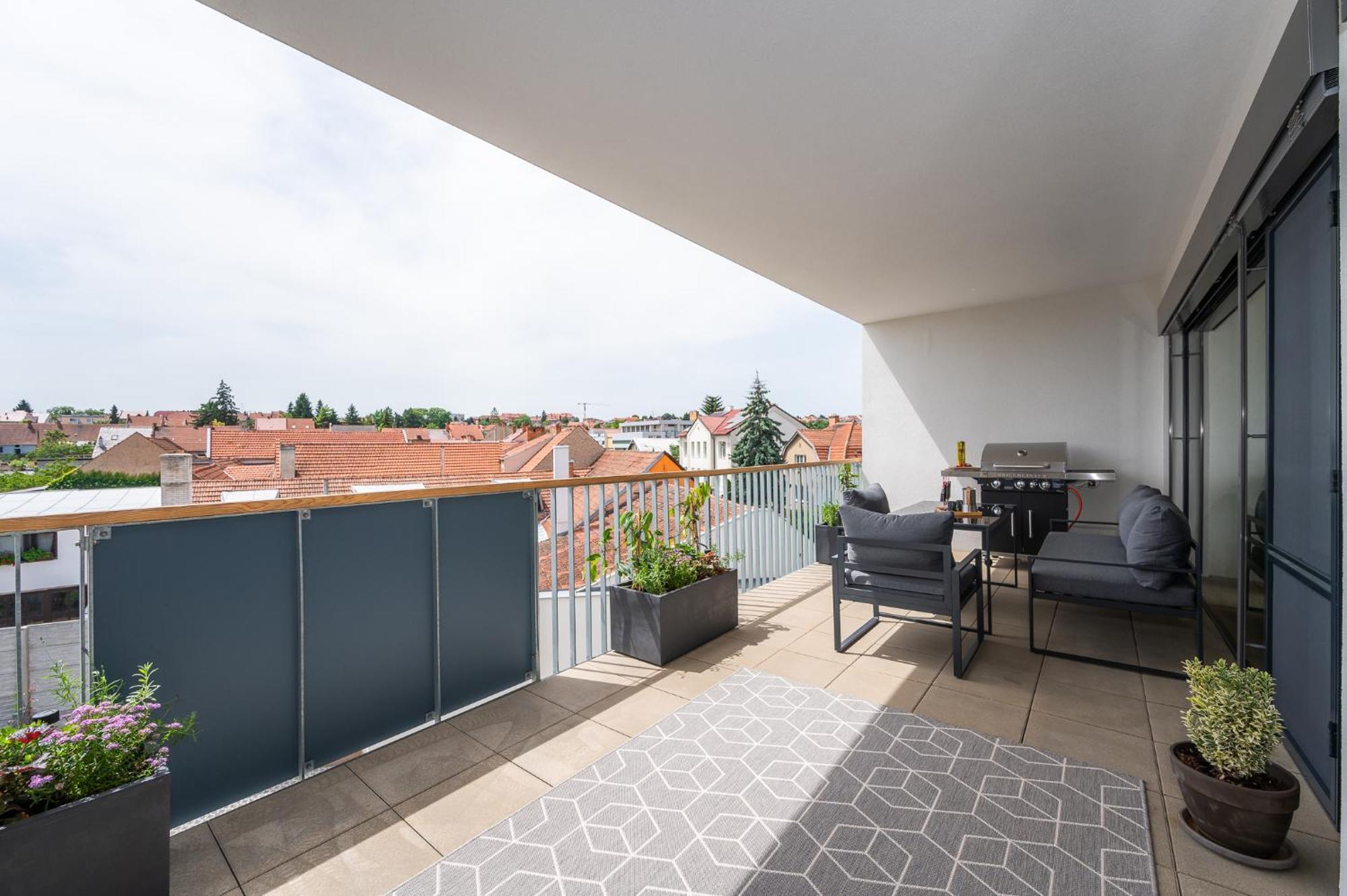Fully Equipped Apartments With Terraces, Free Garage Parking, Netflix & Ac - By Apartmany Slapanice Cz Luaran gambar