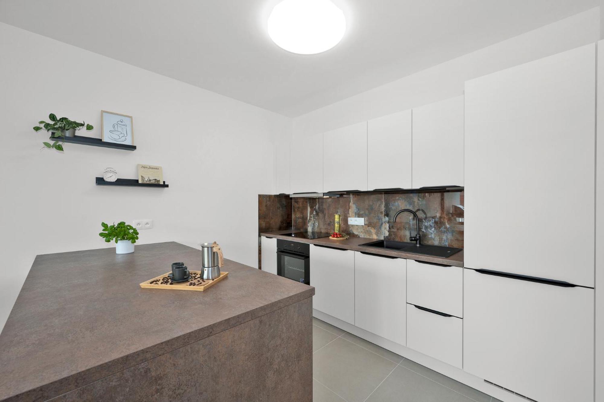 Fully Equipped Apartments With Terraces, Free Garage Parking, Netflix & Ac - By Apartmany Slapanice Cz Luaran gambar