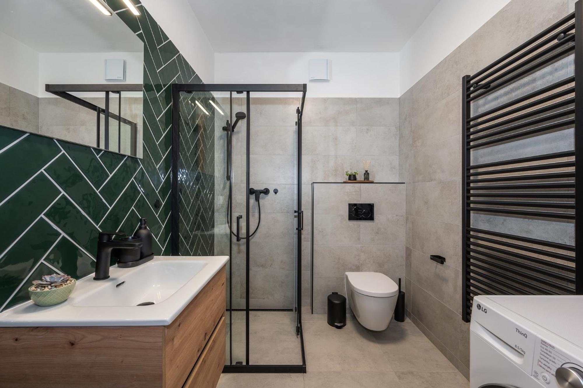 Fully Equipped Apartments With Terraces, Free Garage Parking, Netflix & Ac - By Apartmany Slapanice Cz Luaran gambar